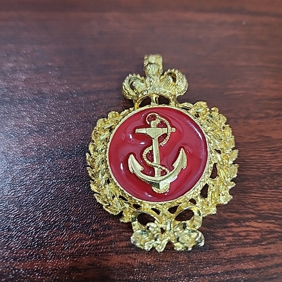 Vintage  brooch pin anchor gold tone with red enamel - Picture 2 of 4
